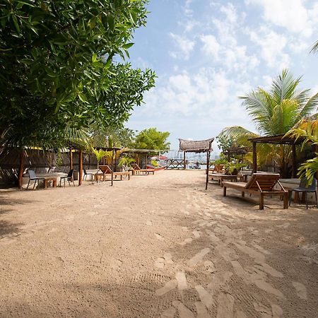 Amalife Beach Club & Hotel Tierra Bomba Exterior photo