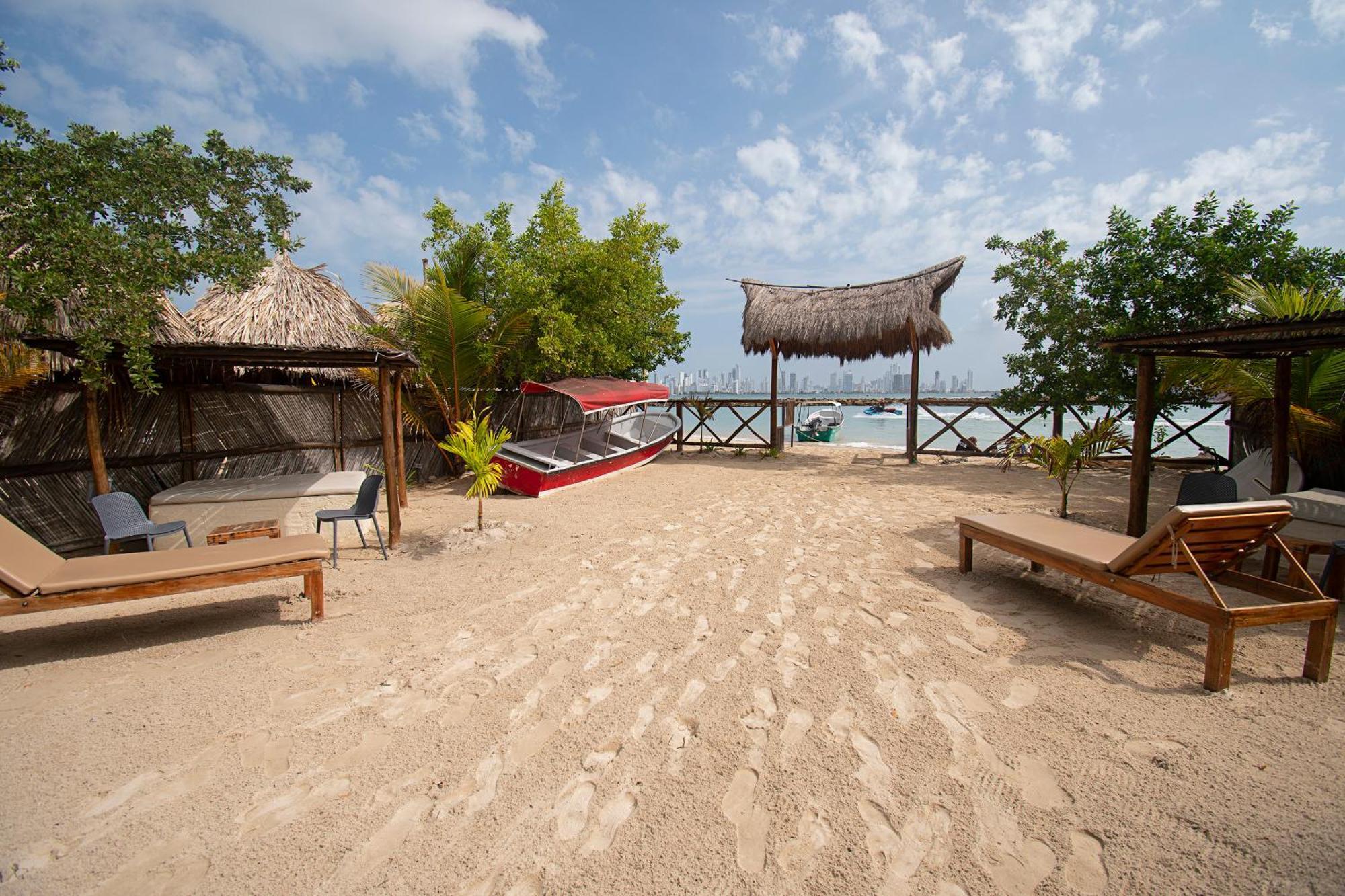 Amalife Beach Club & Hotel Tierra Bomba Exterior photo