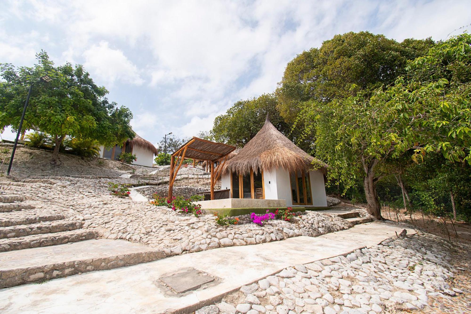 Amalife Beach Club & Hotel Tierra Bomba Exterior photo