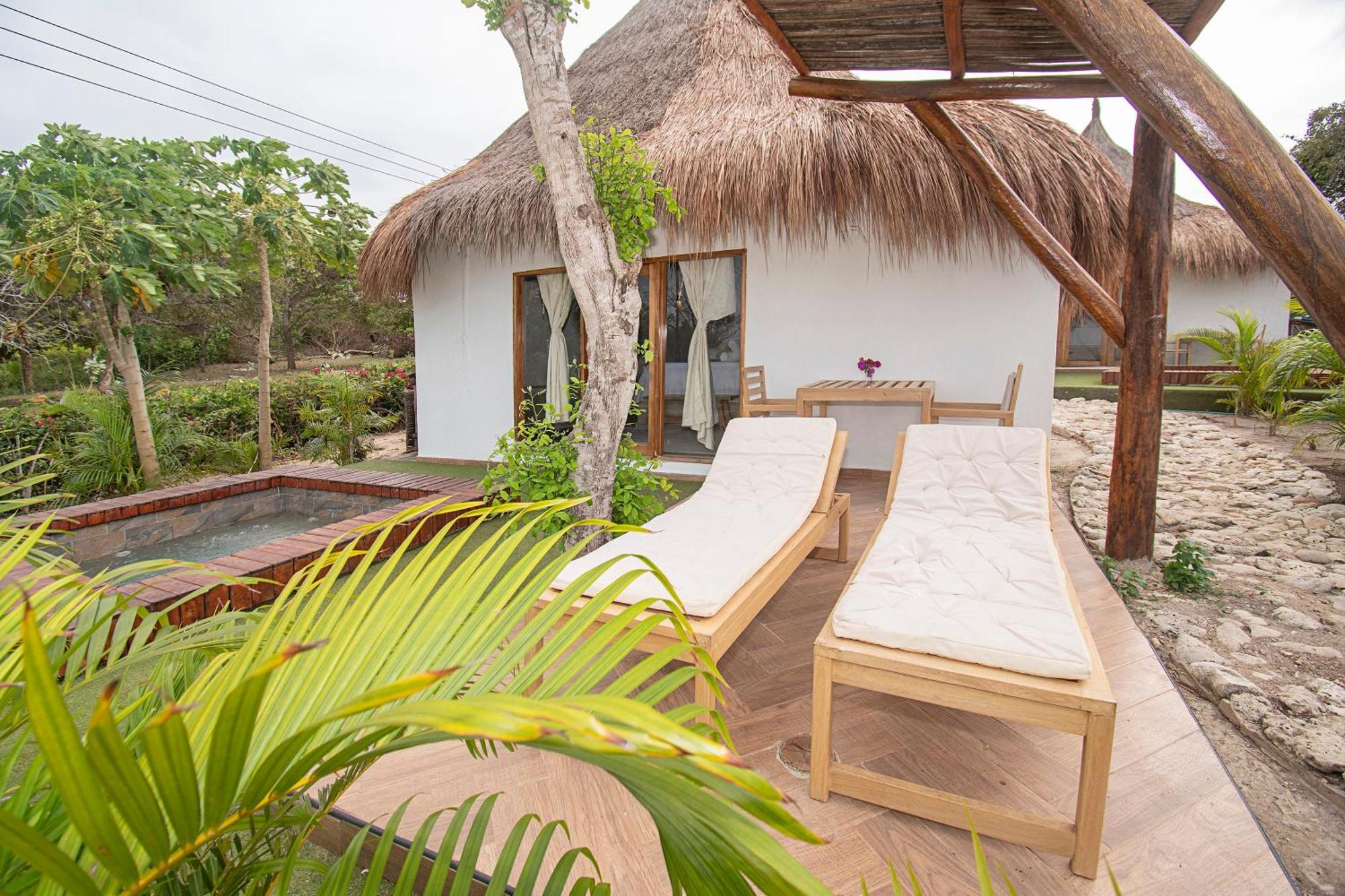 Amalife Beach Club & Hotel Tierra Bomba Exterior photo