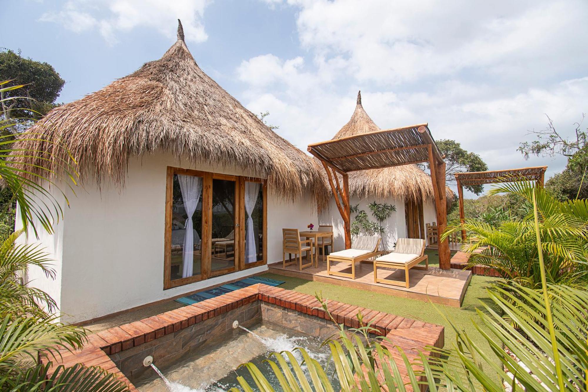 Amalife Beach Club & Hotel Tierra Bomba Exterior photo