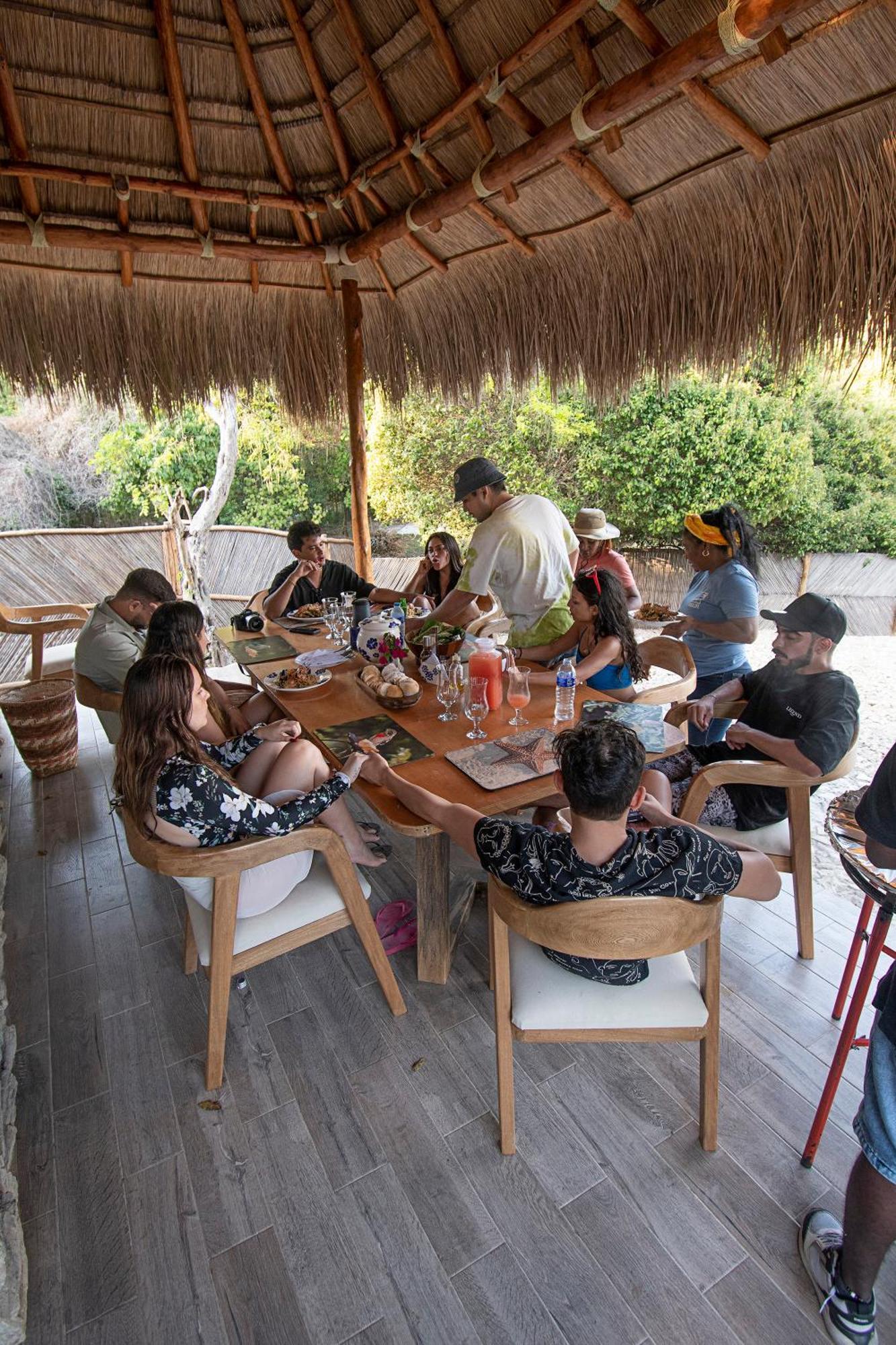 Amalife Beach Club & Hotel Tierra Bomba Exterior photo