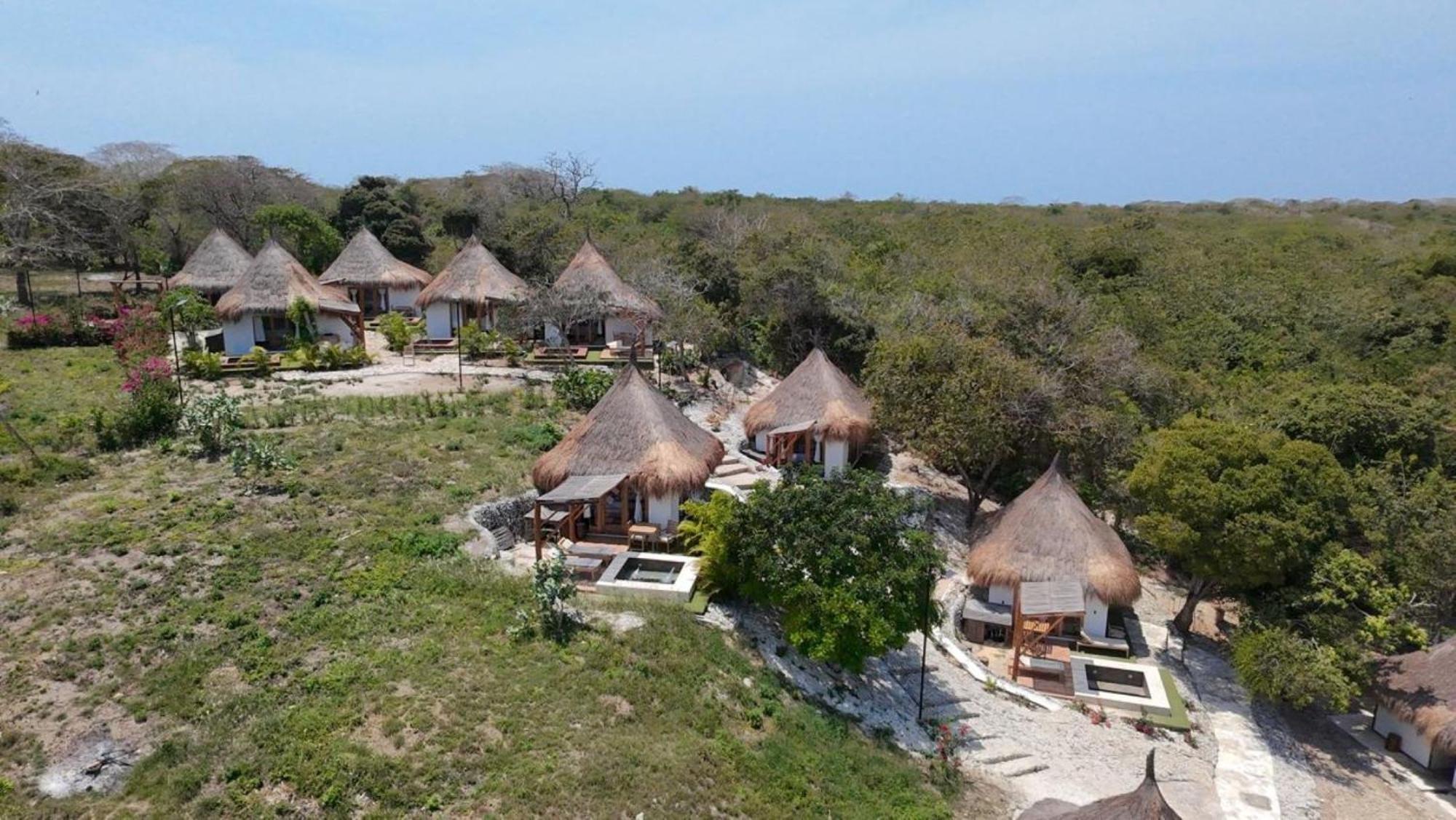 Amalife Beach Club & Hotel Tierra Bomba Exterior photo