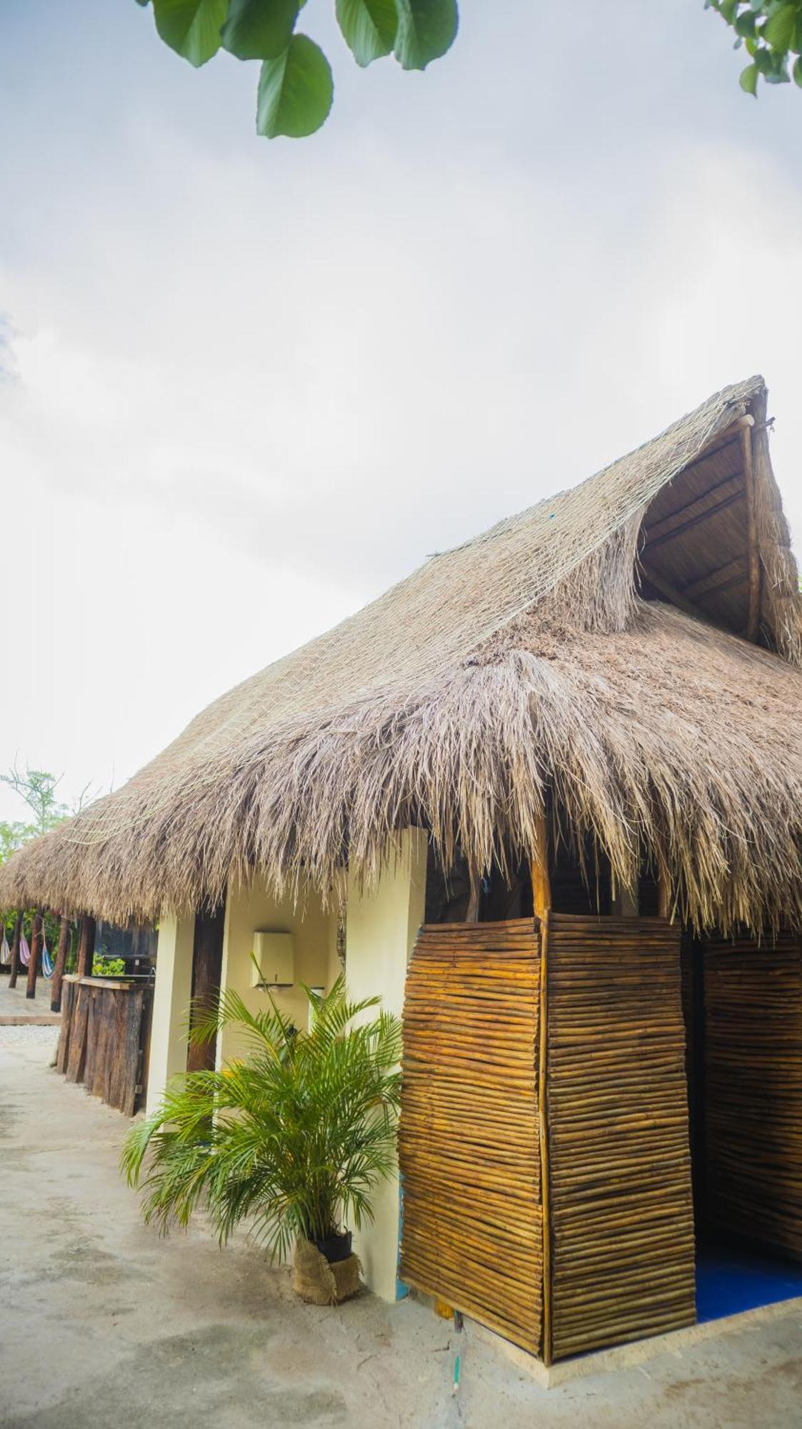 Amalife Beach Club & Hotel Tierra Bomba Exterior photo