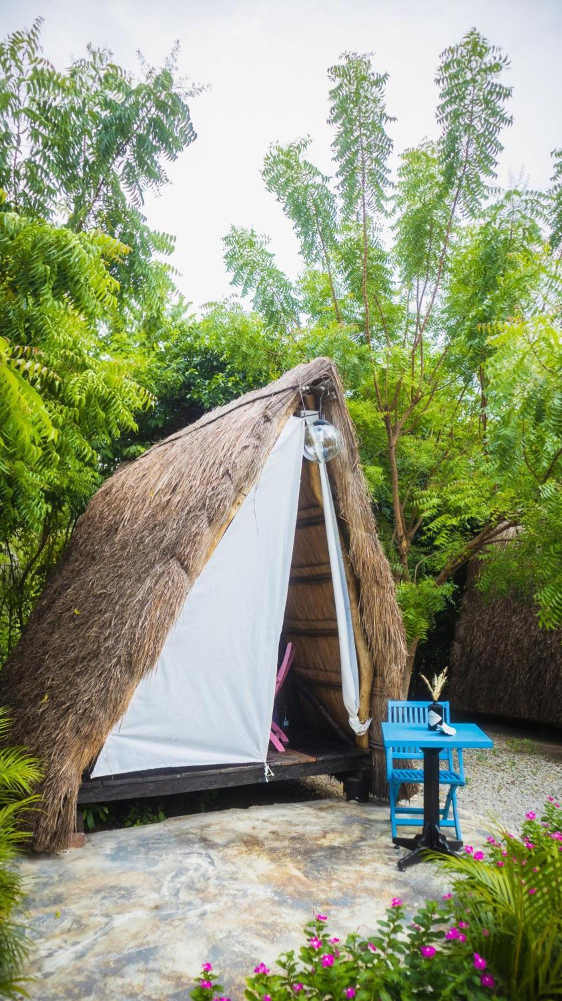 Amalife Beach Club & Hotel Tierra Bomba Exterior photo